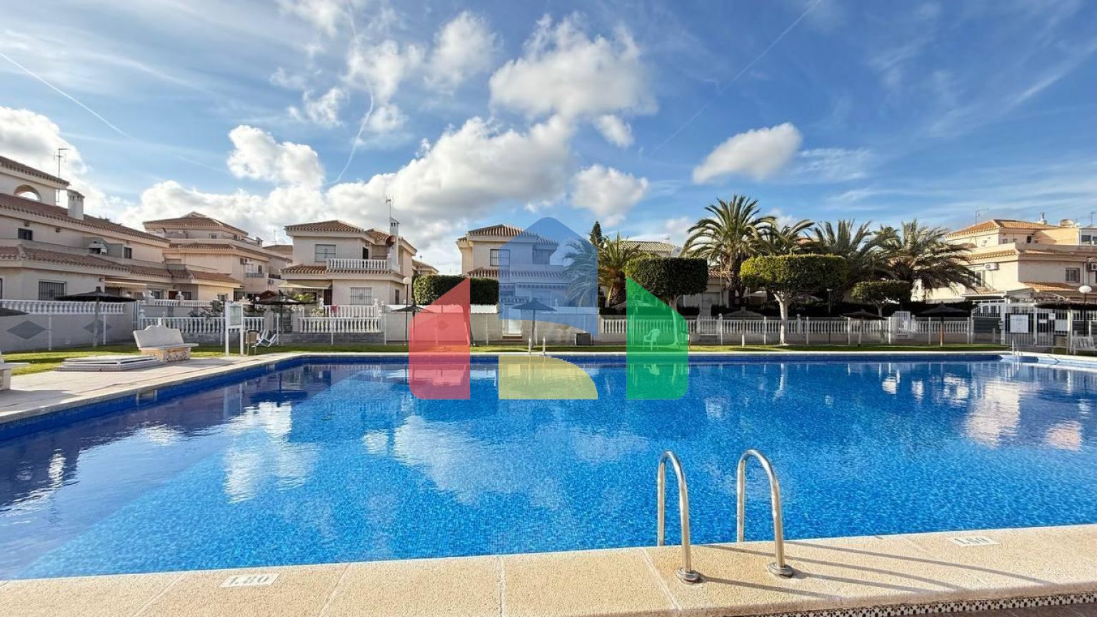 Эксклюзивный спаренный дом с подогревом полов во всем доме после ремонта