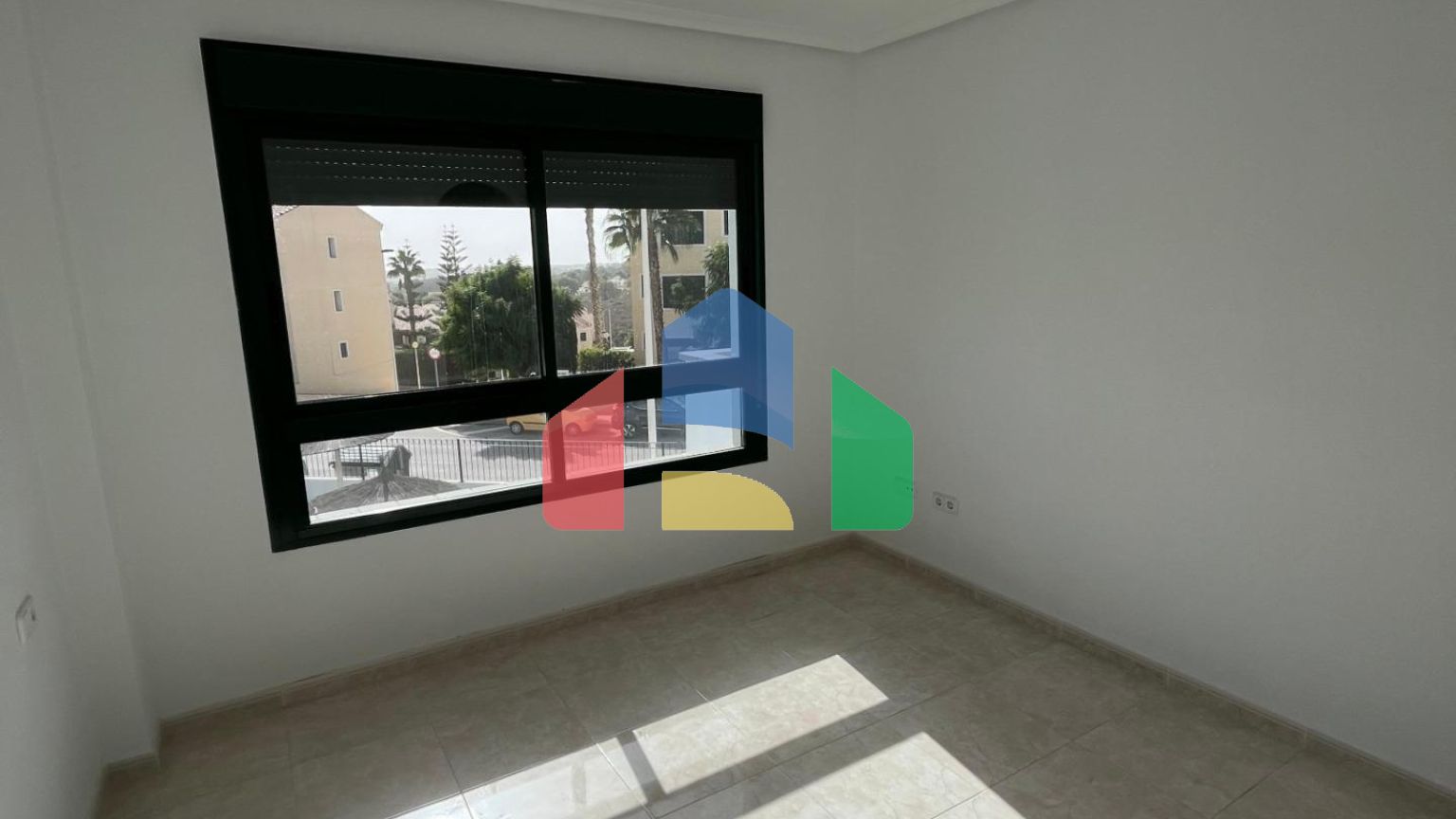 Продажа готовых апартаментов с ключом в Ломас-де-Кампоамор, Ориуэла Коста