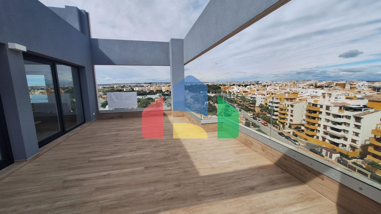 Эффектная мансарда в Пунта Прима, Ориуэла Коста с видом на море