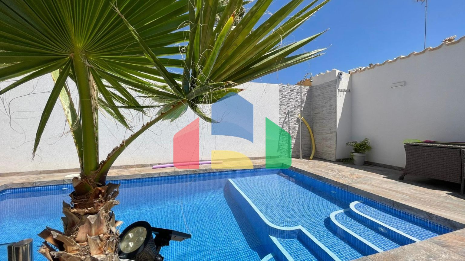 ШИКАРНЫЙ ДОМ С БАССЕЙНОМ! ПОСЛЕ РЕМОНТА! САУНА И БОЛЕЕ 300 м2 УЧАСТОК!