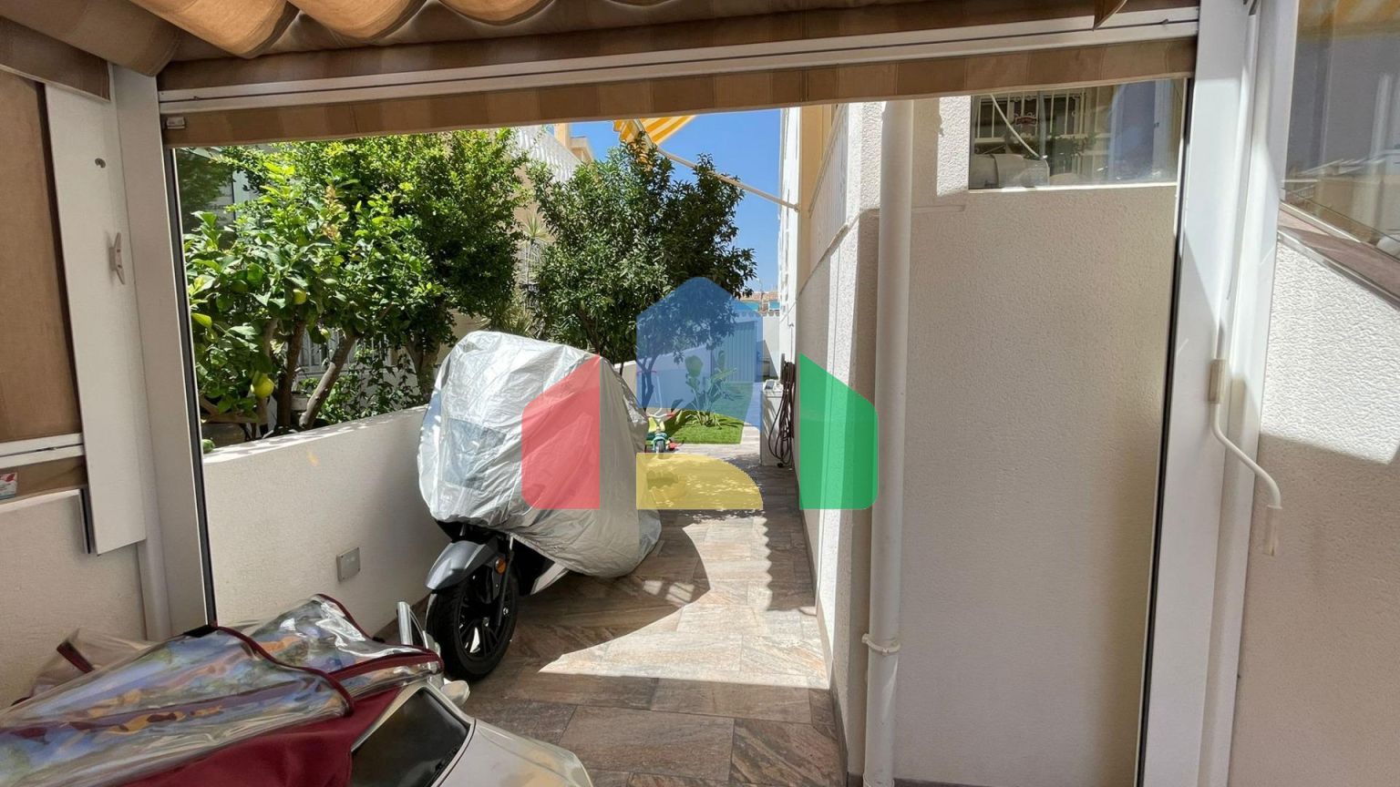 ШИКАРНЫЙ ДОМ С БАССЕЙНОМ! ПОСЛЕ РЕМОНТА! САУНА И БОЛЕЕ 300 м2 УЧАСТОК!