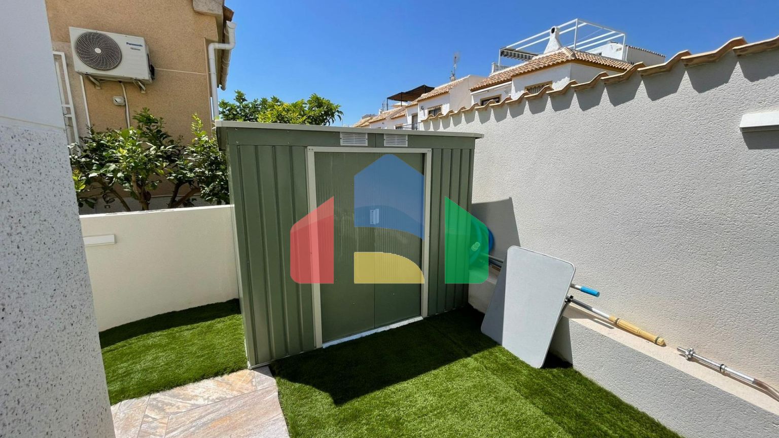 ШИКАРНЫЙ ДОМ С БАССЕЙНОМ! ПОСЛЕ РЕМОНТА! САУНА И БОЛЕЕ 300 м2 УЧАСТОК!