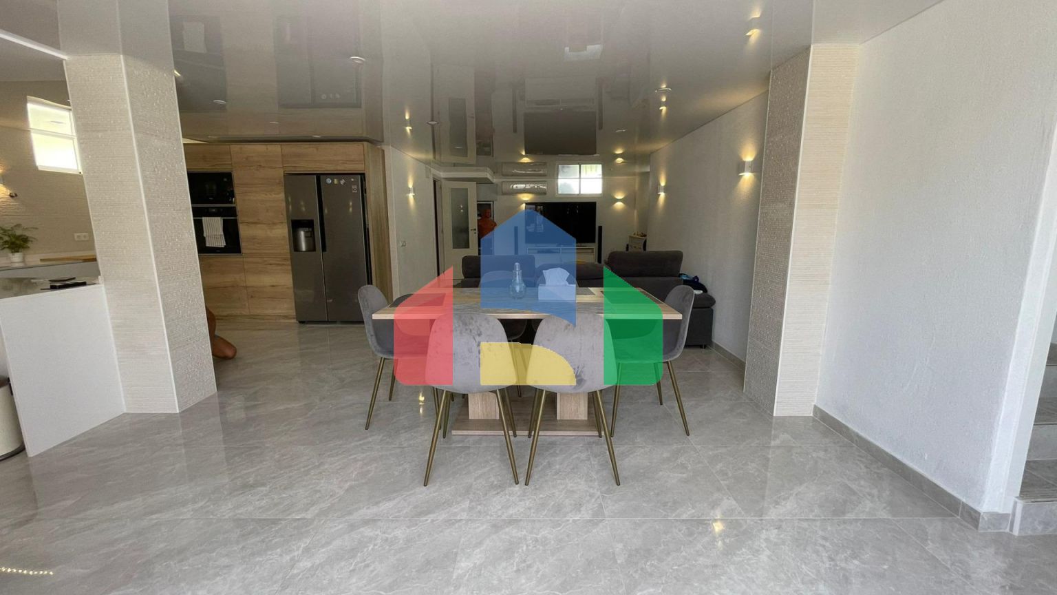 ШИКАРНЫЙ ДОМ С БАССЕЙНОМ! ПОСЛЕ РЕМОНТА! САУНА И БОЛЕЕ 300 м2 УЧАСТОК!