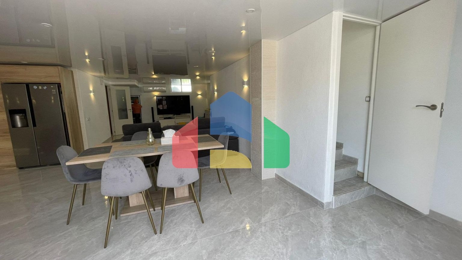 ШИКАРНЫЙ ДОМ С БАССЕЙНОМ! ПОСЛЕ РЕМОНТА! САУНА И БОЛЕЕ 300 м2 УЧАСТОК!