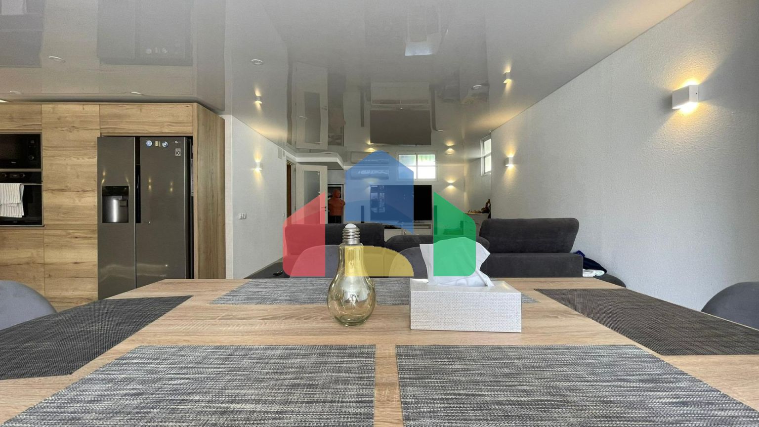 ШИКАРНЫЙ ДОМ С БАССЕЙНОМ! ПОСЛЕ РЕМОНТА! САУНА И БОЛЕЕ 300 м2 УЧАСТОК!