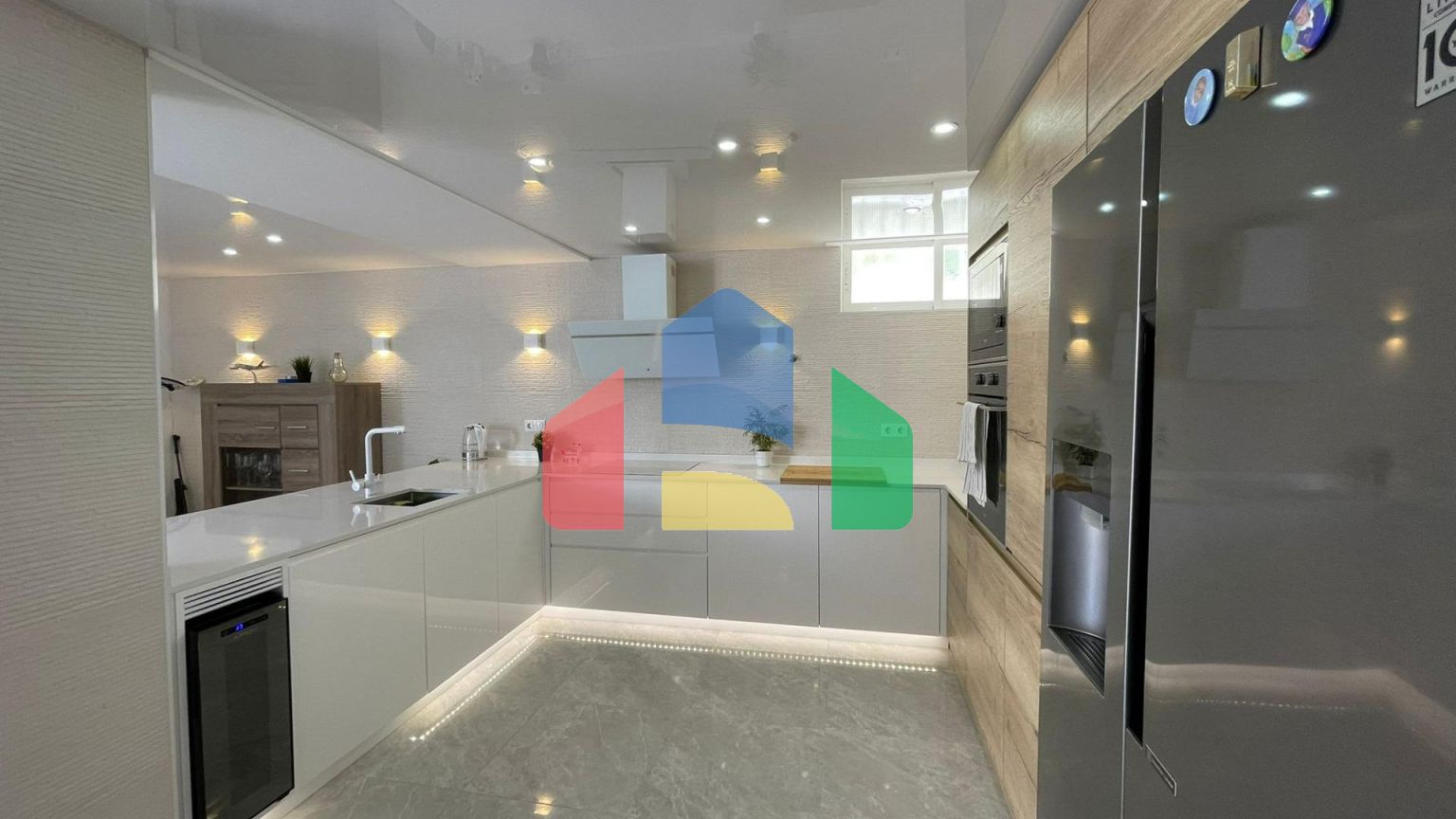 ШИКАРНЫЙ ДОМ С БАССЕЙНОМ! ПОСЛЕ РЕМОНТА! САУНА И БОЛЕЕ 300 м2 УЧАСТОК!