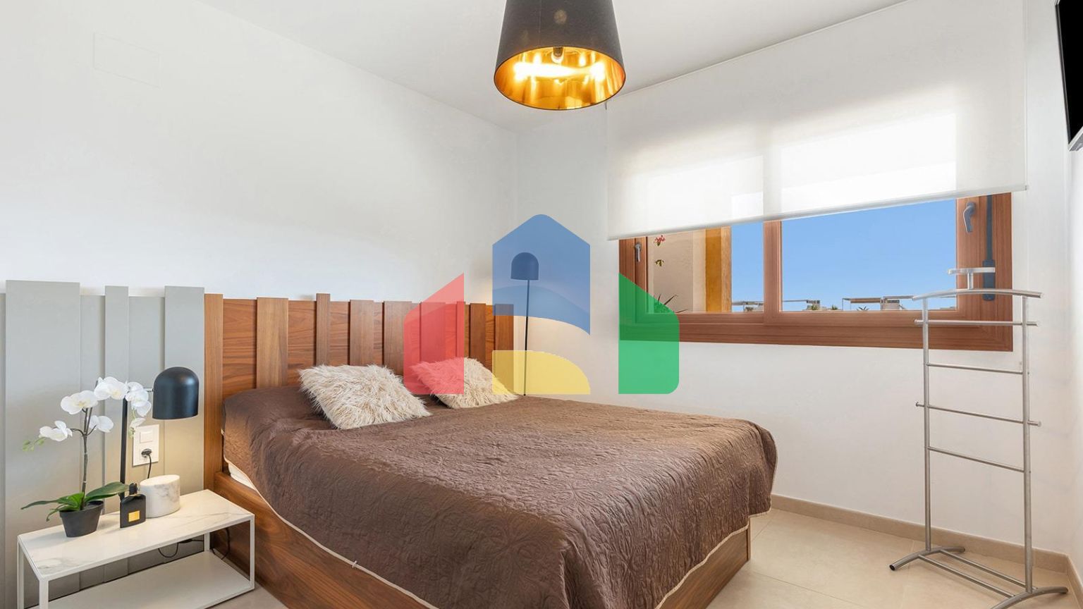 АПАРТАМЕНТЫ В ЗАКРЫТОМ КОМПЛЕКСЕ С ТУР-ЛИЦЕНЗИЕЙ. 3 СПАЛЬНИ. 2 ВАННЫЕ КОМНАТЫ. ПАРКИНГ. БАССЕЙН.