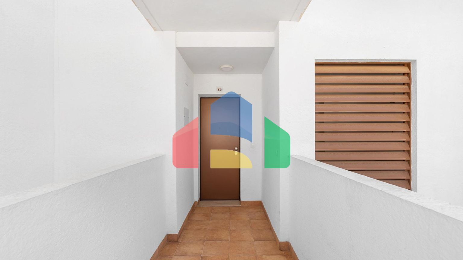 АПАРТАМЕНТЫ В ЗАКРЫТОМ КОМПЛЕКСЕ С ТУР-ЛИЦЕНЗИЕЙ. 3 СПАЛЬНИ. 2 ВАННЫЕ КОМНАТЫ. ПАРКИНГ. БАССЕЙН.