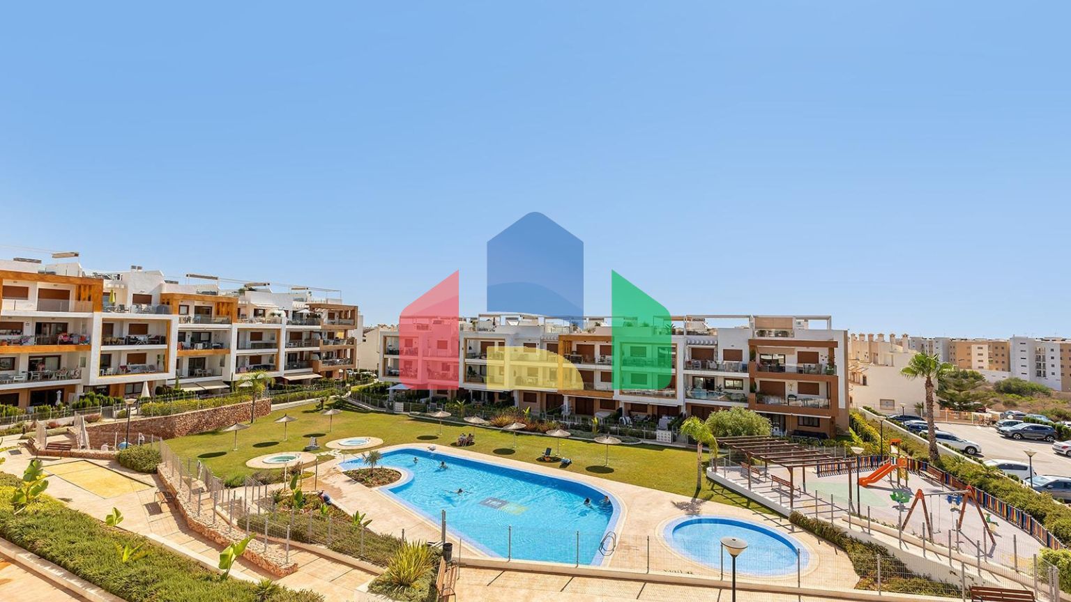 АПАРТАМЕНТЫ В ЗАКРЫТОМ КОМПЛЕКСЕ С ТУР-ЛИЦЕНЗИЕЙ. 3 СПАЛЬНИ. 2 ВАННЫЕ КОМНАТЫ. ПАРКИНГ. БАССЕЙН.