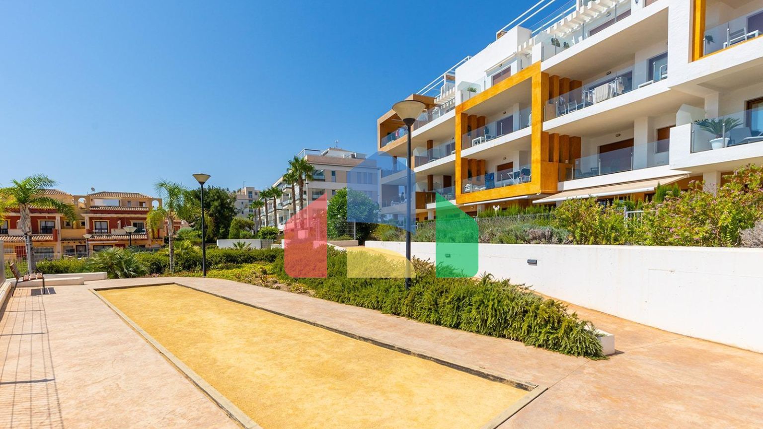 АПАРТАМЕНТЫ В ЗАКРЫТОМ КОМПЛЕКСЕ С ТУР-ЛИЦЕНЗИЕЙ. 3 СПАЛЬНИ. 2 ВАННЫЕ КОМНАТЫ. ПАРКИНГ. БАССЕЙН.