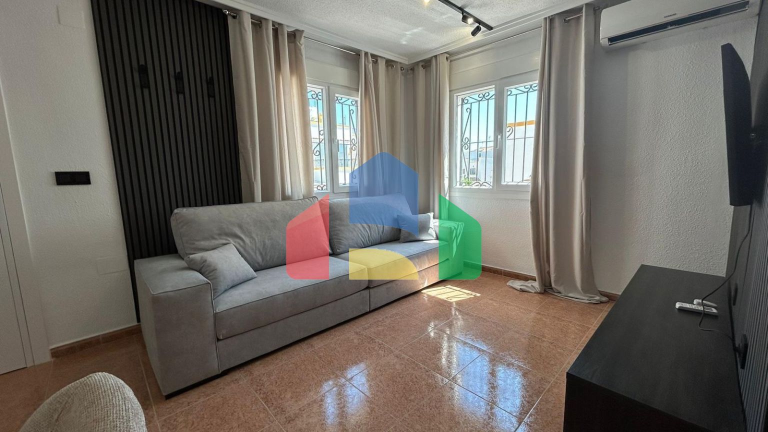 ШИКАРНЫЙ ТАУН-ХАУС ПОСЛЕ РЕМОНТА С УЧАСТКОМ ИИ ОГРОМНЫМ СОЛЯРИЕМ! 3 СПАЛЬНИ. 2 ВАННЫЕ. ПАРКИНГ+КЛАДОВКА. БАССЕЙ