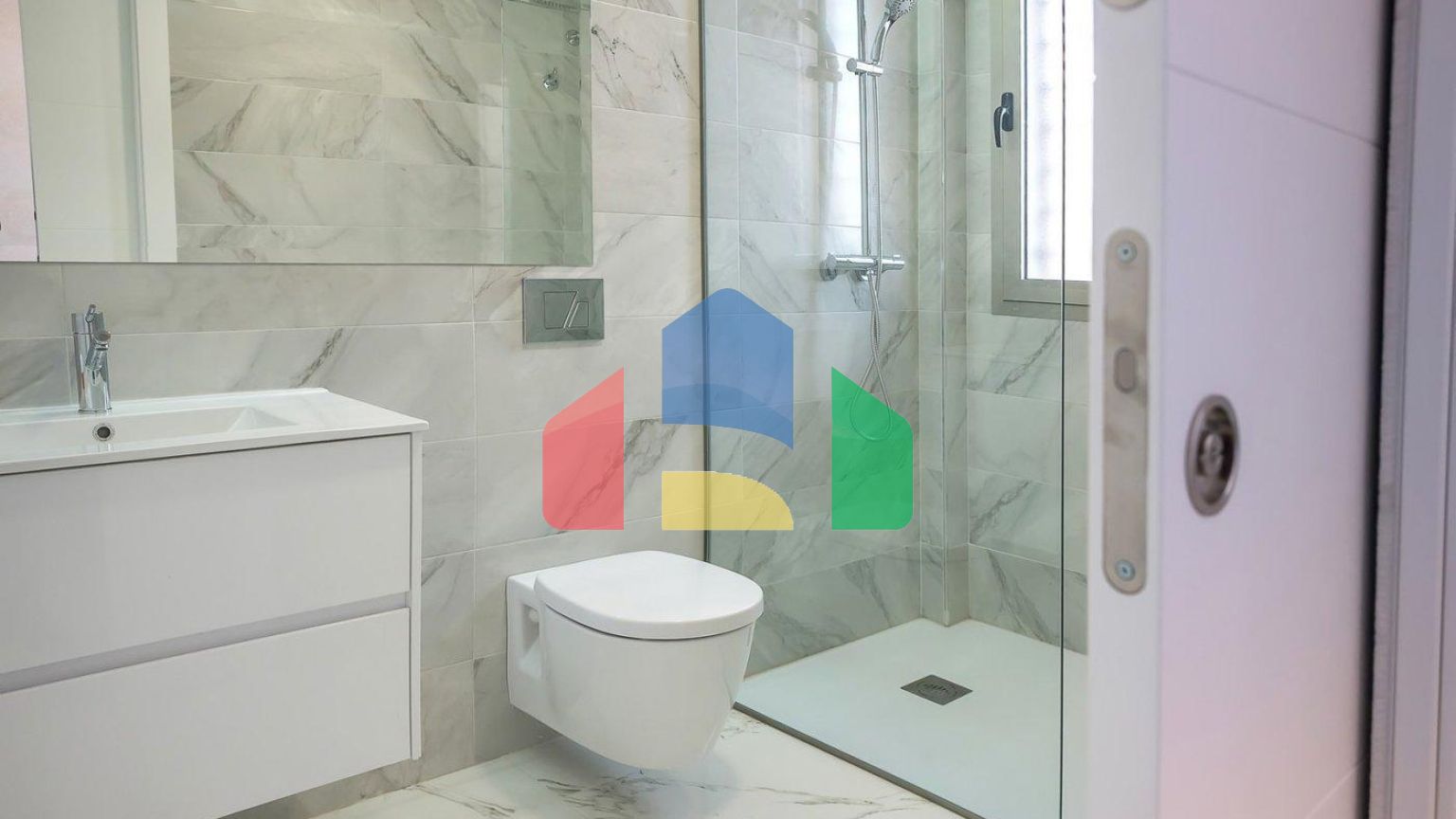 СОВРЕМЕННАЯ ВИЛЛА ПОСЛЕ ПОЛЯ ДЛЯ ГОЛЬФА