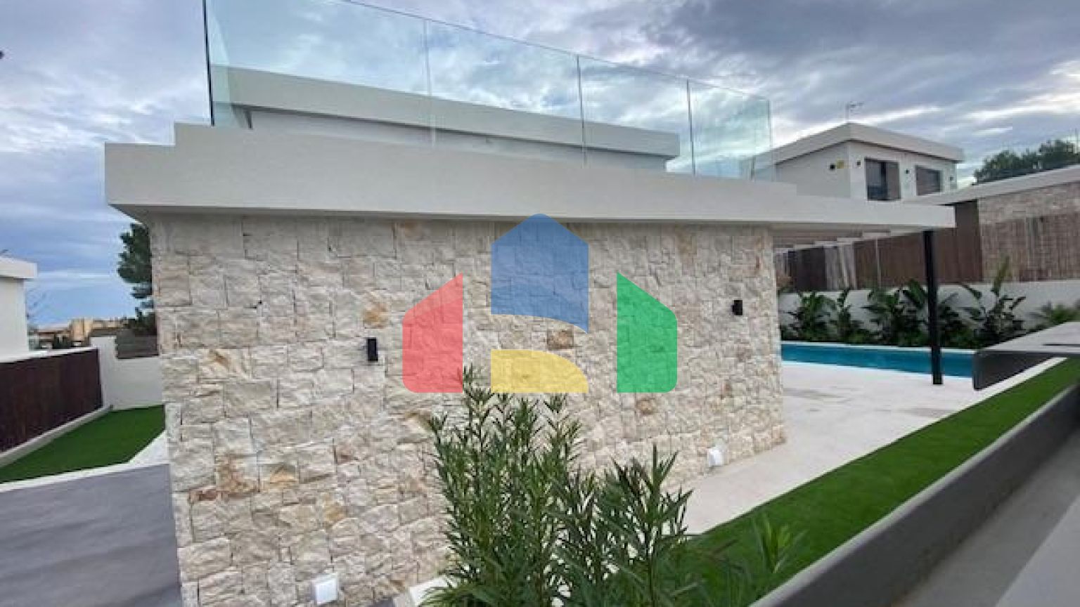 НОВЫЕ ВИЛЛЫ В ОРИУЭЛА КОСТА