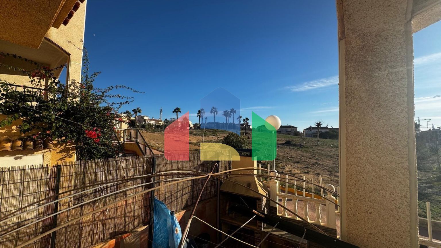 Южное бунгало, 2 спальни и общий бассейн в Ла Флориде (Ориуэла Коста)