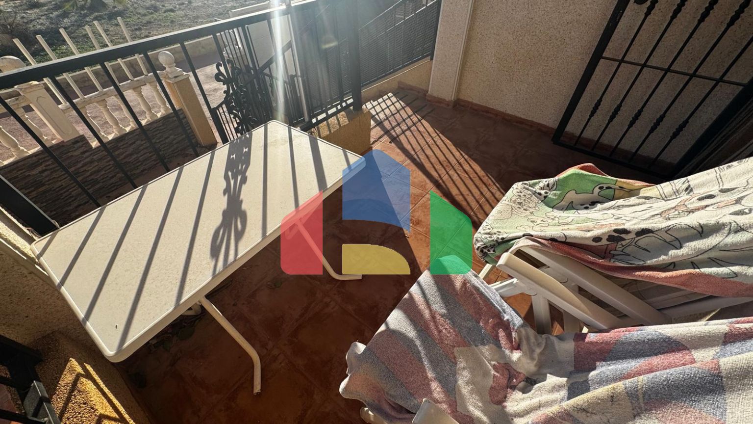 Южное бунгало, 2 спальни и общий бассейн в Ла Флориде (Ориуэла Коста)