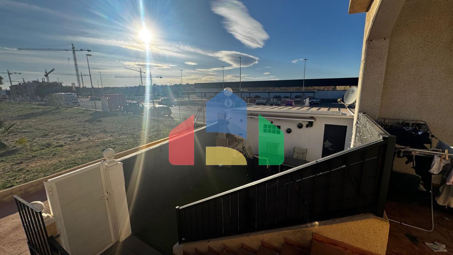 Южное бунгало, 2 спальни и общий бассейн в Ла Флориде (Ориуэла Коста)