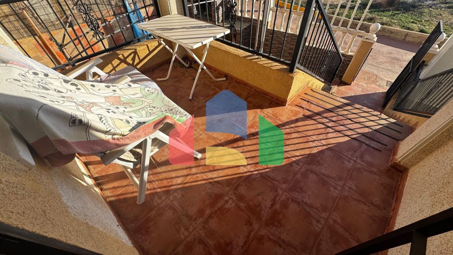 Южное бунгало, 2 спальни и общий бассейн в Ла Флориде (Ориуэла Коста)