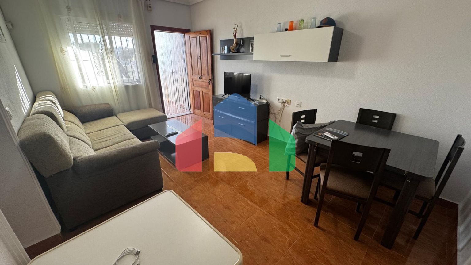 Южное бунгало, 2 спальни и общий бассейн в Ла Флориде (Ориуэла Коста)