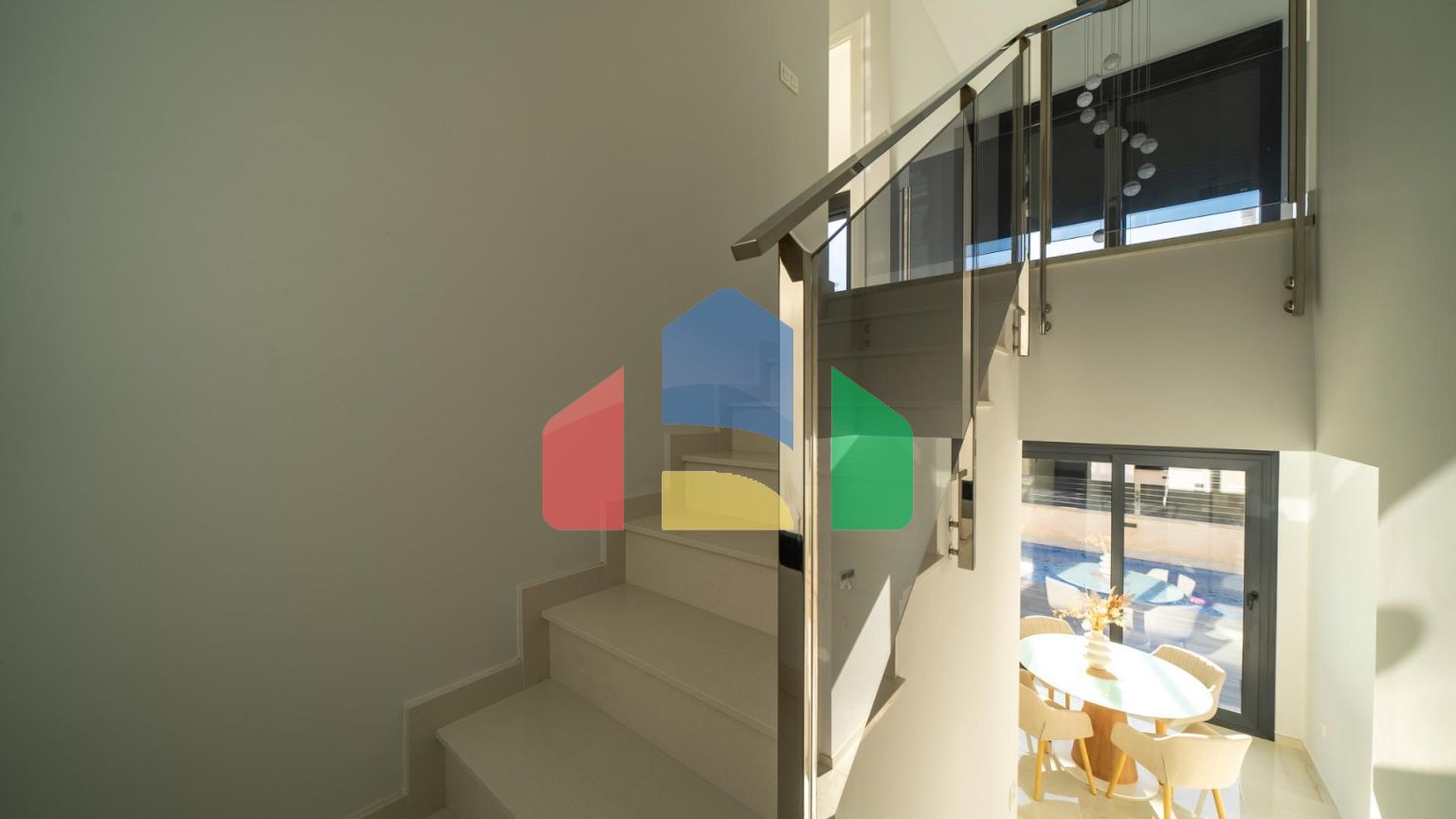 Новый частный дом в Ориуэле!