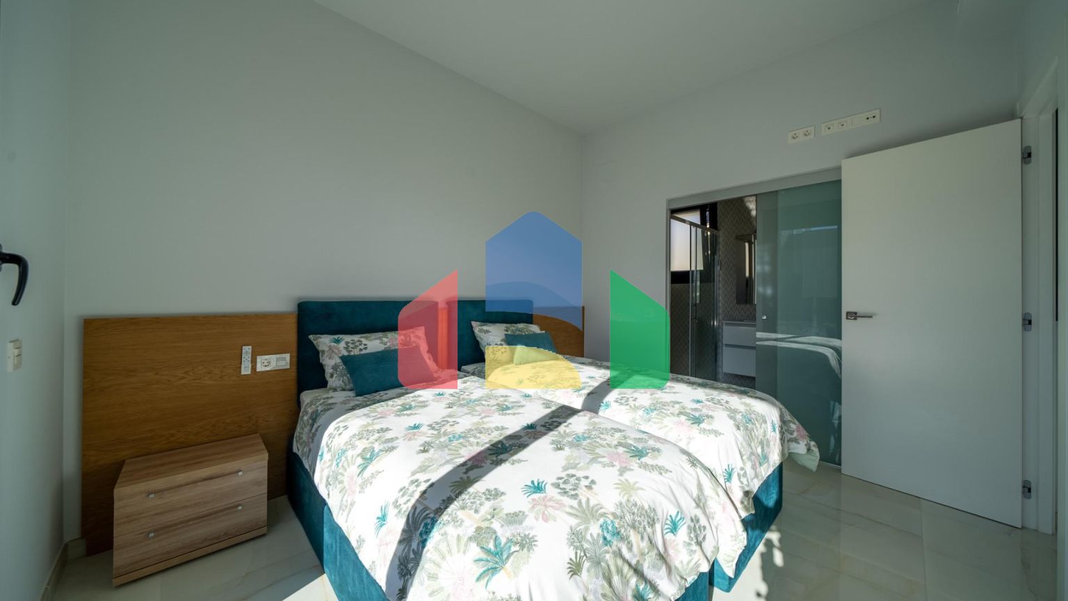 Новый частный дом в Ориуэле!