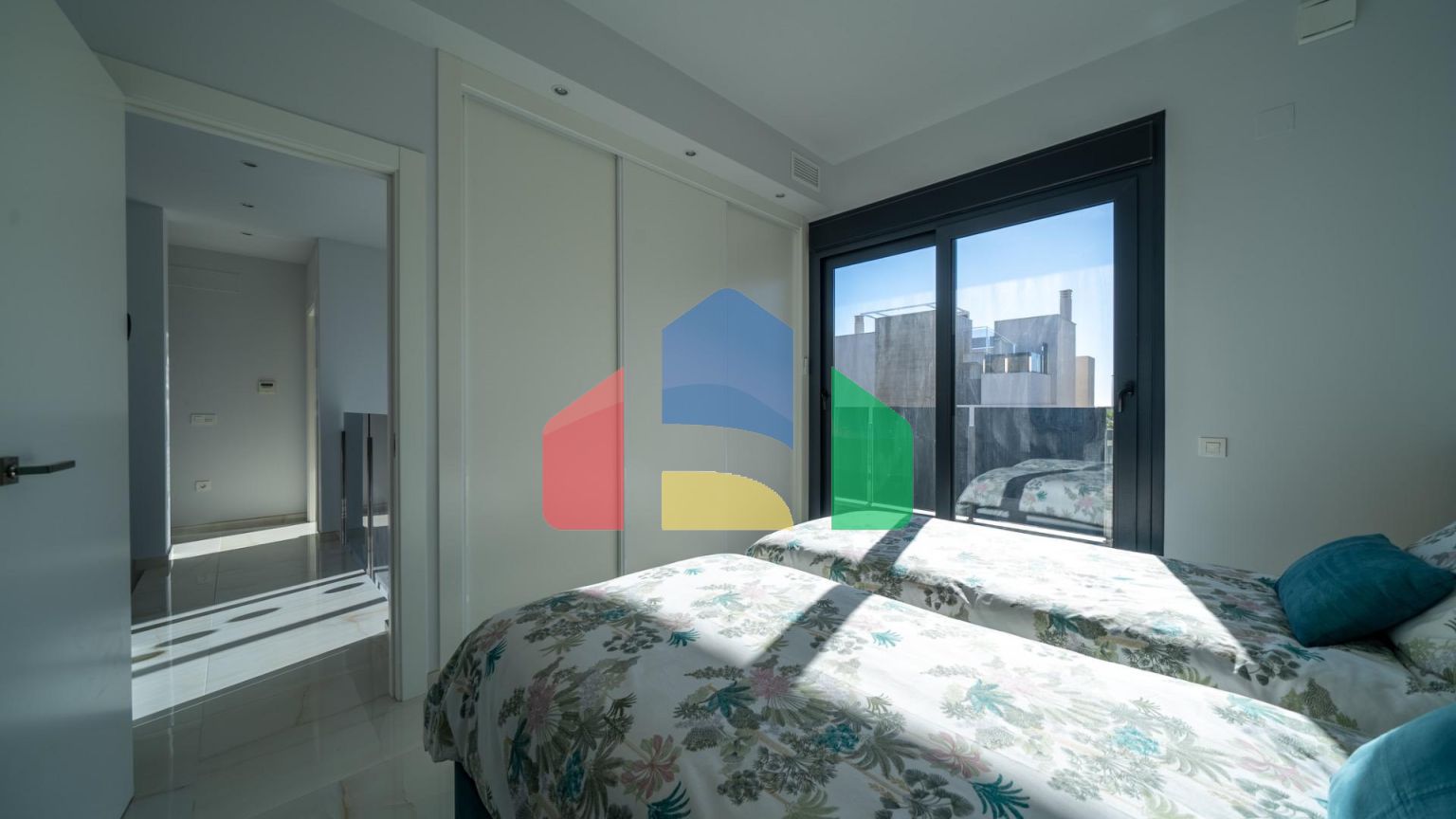 Новый частный дом в Ориуэле!