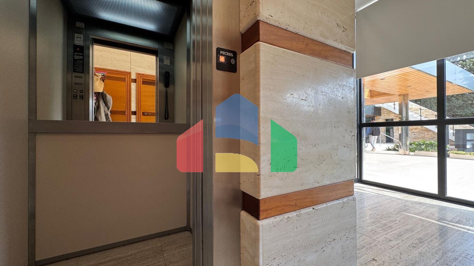 ШИКАРНАЯ ВИЛЛА С УЧАСТКОМ 1500 М2. ПЛОЩАДЬ ДОМА 847 М2. 7 СПАЛЕН. 8 ВАННЫХ КОМНАТ. ПЛЯЖ 750 МЕТРОВ.