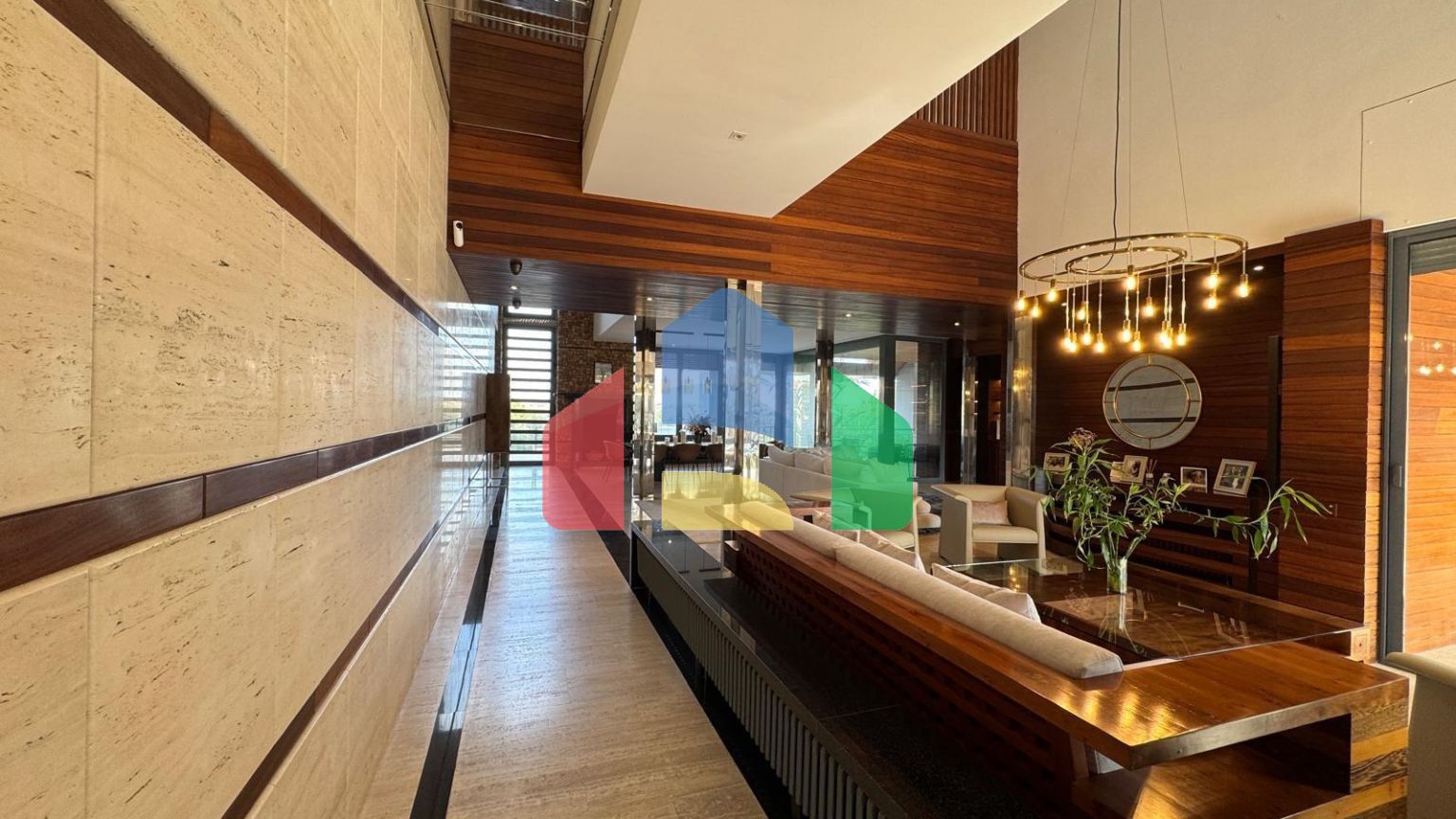 ШИКАРНАЯ ВИЛЛА С УЧАСТКОМ 1500 М2. ПЛОЩАДЬ ДОМА 847 М2. 7 СПАЛЕН. 8 ВАННЫХ КОМНАТ. ПЛЯЖ 750 МЕТРОВ.