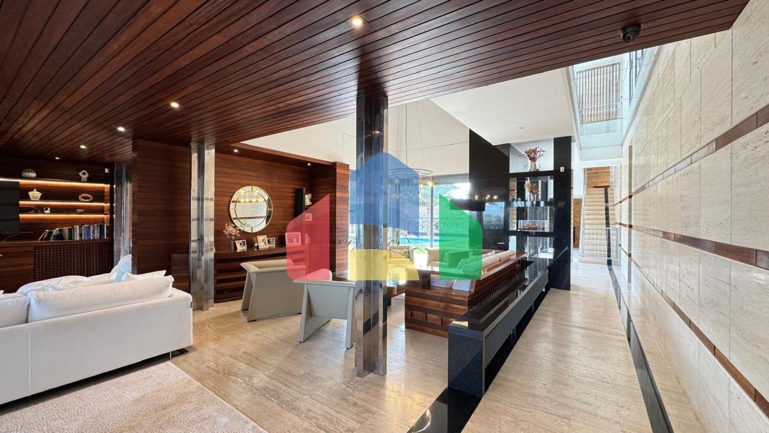 ШИКАРНАЯ ВИЛЛА С УЧАСТКОМ 1500 М2. ПЛОЩАДЬ ДОМА 847 М2. 7 СПАЛЕН. 8 ВАННЫХ КОМНАТ. ПЛЯЖ 750 МЕТРОВ.