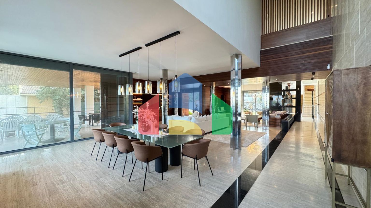 ШИКАРНАЯ ВИЛЛА С УЧАСТКОМ 1500 М2. ПЛОЩАДЬ ДОМА 847 М2. 7 СПАЛЕН. 8 ВАННЫХ КОМНАТ. ПЛЯЖ 750 МЕТРОВ.