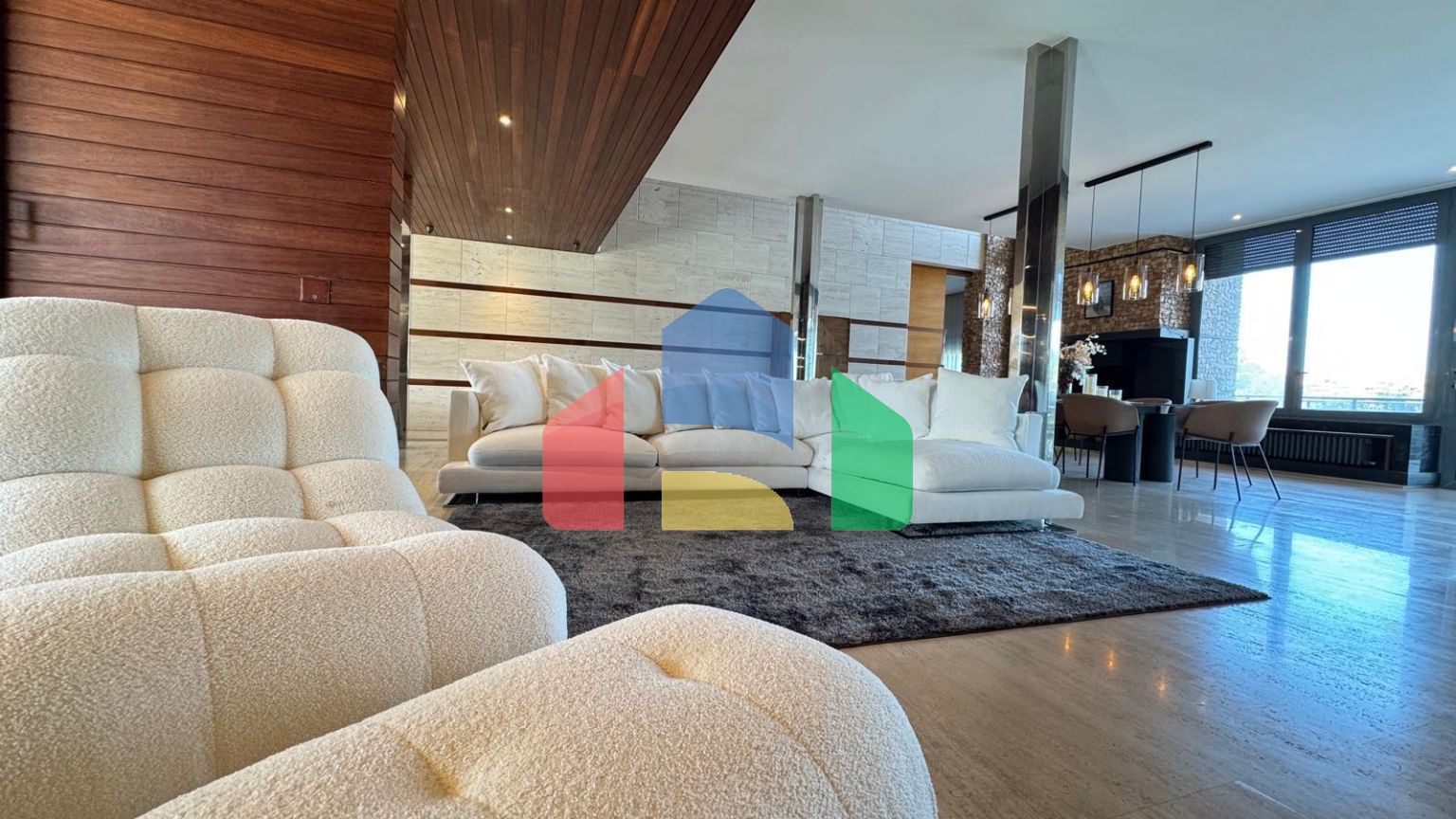 ШИКАРНАЯ ВИЛЛА С УЧАСТКОМ 1500 М2. ПЛОЩАДЬ ДОМА 847 М2. 7 СПАЛЕН. 8 ВАННЫХ КОМНАТ. ПЛЯЖ 750 МЕТРОВ.