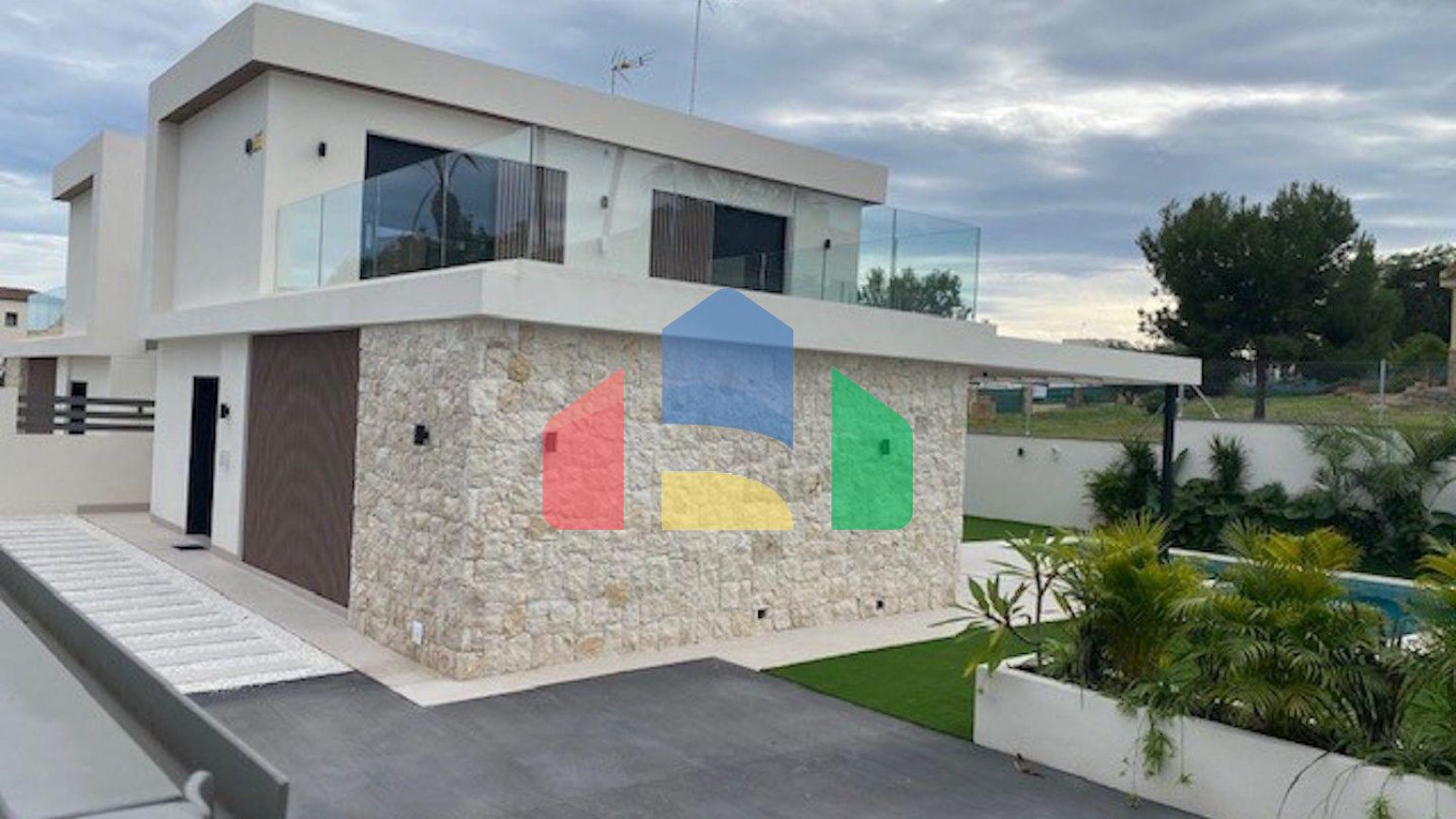 РОСКОШНЫЕ ВИЛЛЫ В МОНТЕЗЕНИИ