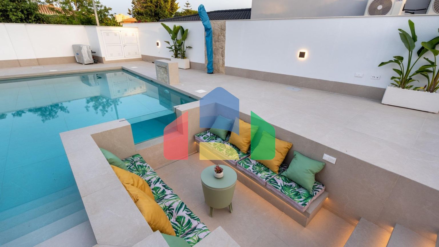 Роскошная вилла в 800 метрах от моря в Кампоамор, Южное побережье Бланка