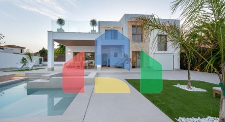 Роскошная вилла в 800 метрах от моря в Кампоамор, Южное побережье Бланка