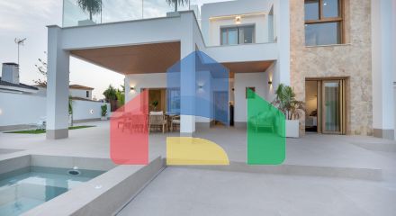 Роскошная вилла в 800 метрах от моря в Кампоамор, Южное побережье Бланка