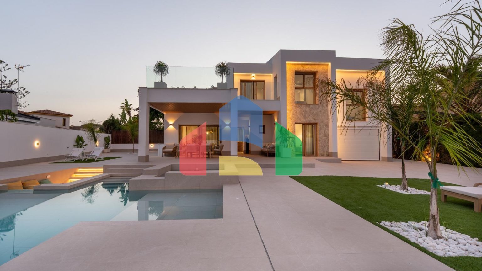 Роскошная вилла в 800 метрах от моря в Кампоамор, Южное побережье Бланка