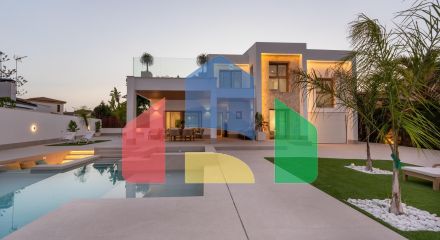 Роскошная вилла в 800 метрах от моря в Кампоамор, Южное побережье Бланка