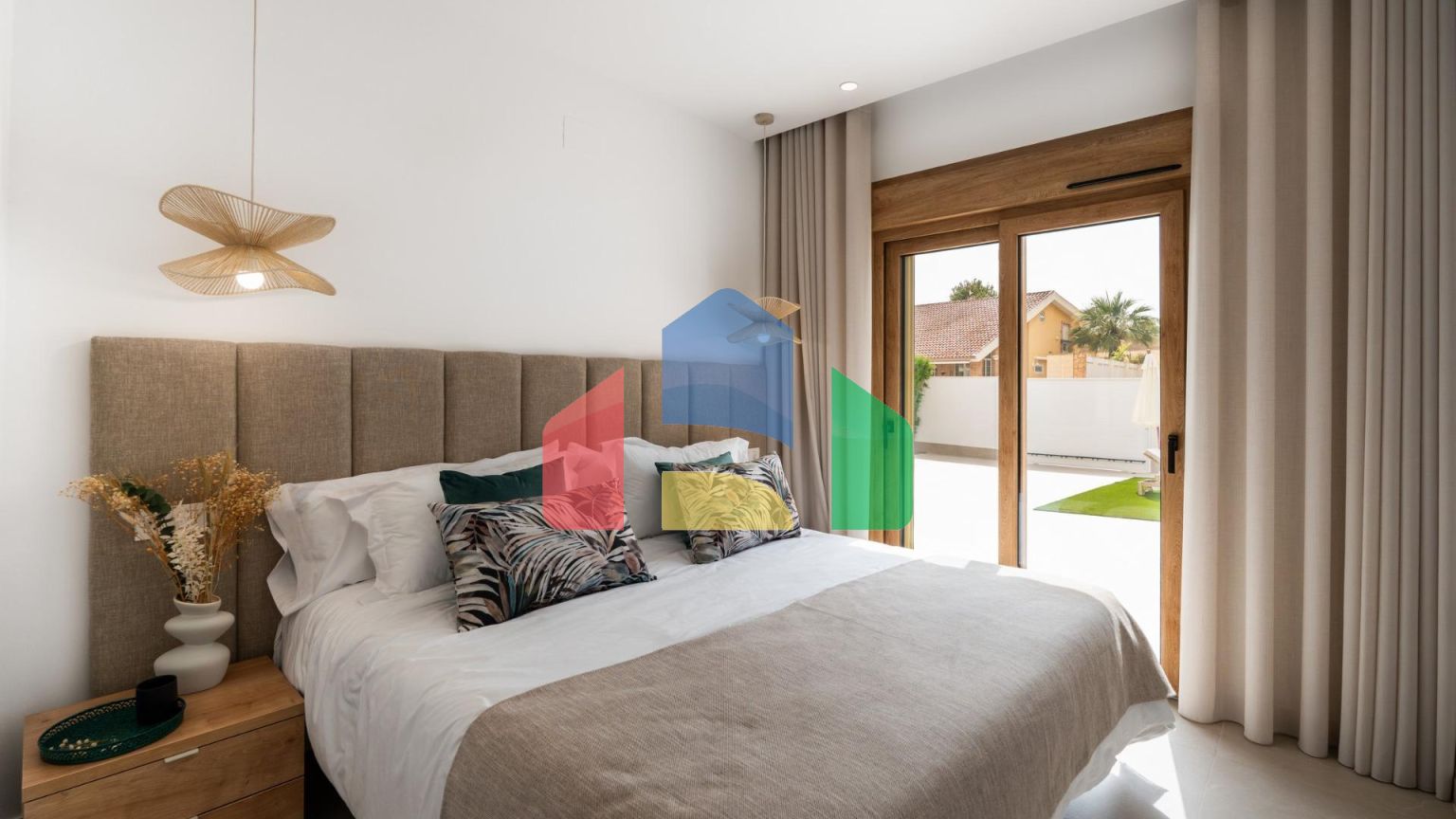 Роскошная вилла в 800 метрах от моря в Кампоамор, Южное побережье Бланка