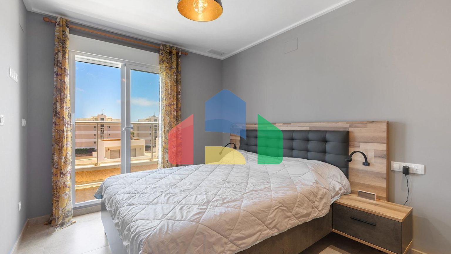 ШИКАРНЫЕ АПАРТАМЕНТЫ В ORIHUELA COSTA. 2 СПАЛЬНИ. 2 ВАННЫЕ КОМНАТЫ. ГАРАЖ И БАССЕЙН. ТЕРРАСА 16М2.