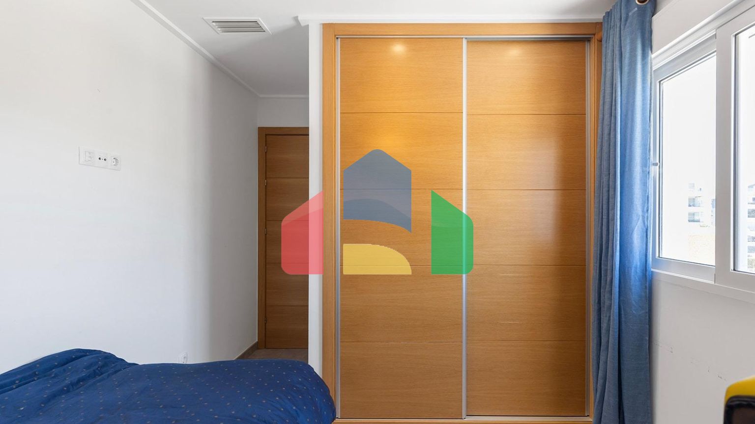 ШИКАРНЫЕ АПАРТАМЕНТЫ В ORIHUELA COSTA. 2 СПАЛЬНИ. 2 ВАННЫЕ КОМНАТЫ. ГАРАЖ И БАССЕЙН. ТЕРРАСА 16М2.