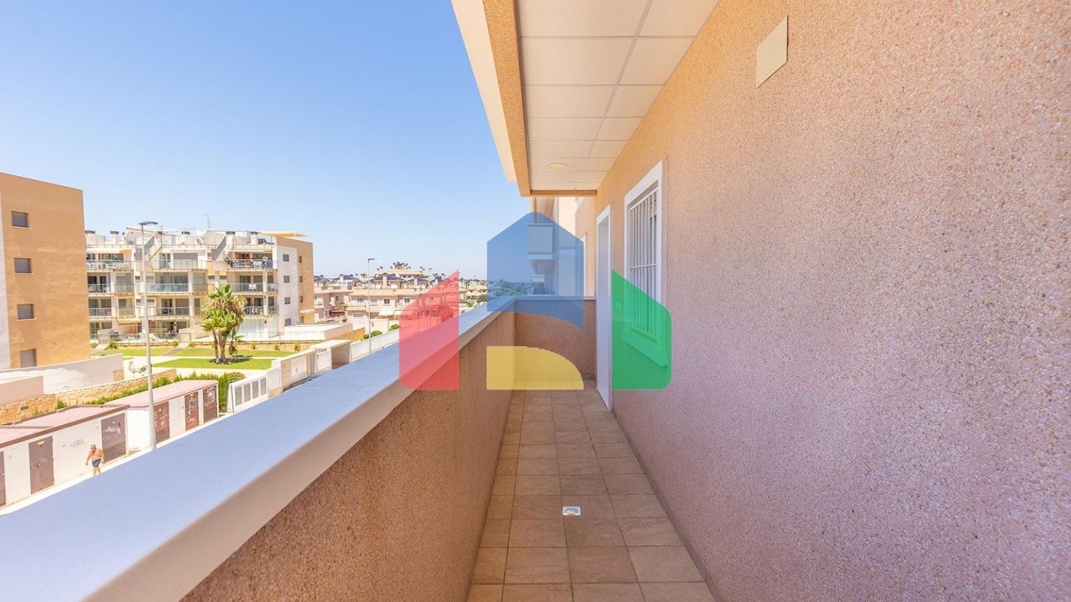 ШИКАРНЫЕ АПАРТАМЕНТЫ В ORIHUELA COSTA. 2 СПАЛЬНИ. 2 ВАННЫЕ КОМНАТЫ. ГАРАЖ И БАССЕЙН. ТЕРРАСА 16М2.