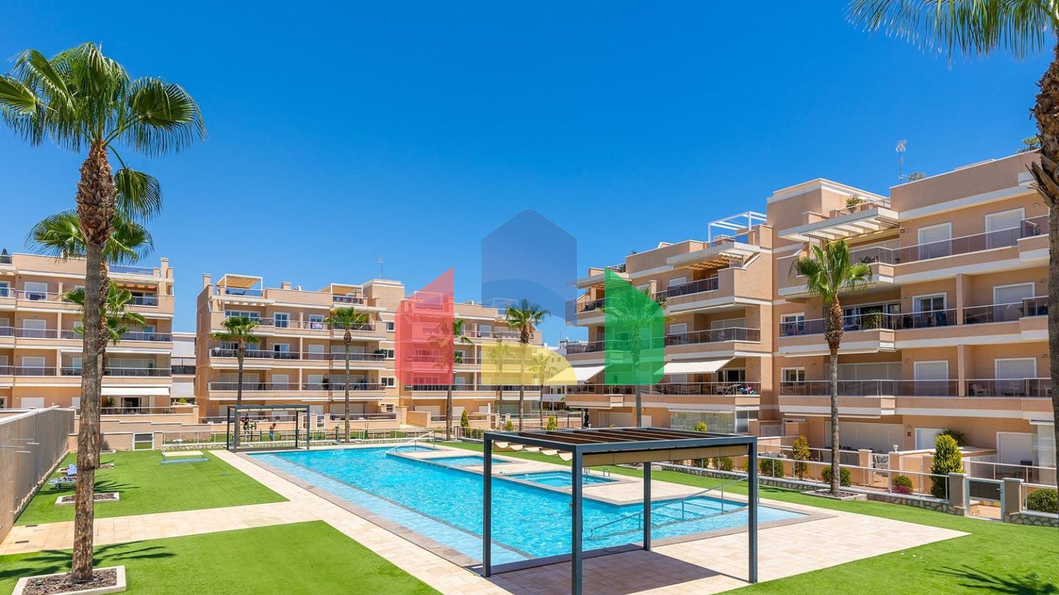 ШИКАРНЫЕ АПАРТАМЕНТЫ В ORIHUELA COSTA. 2 СПАЛЬНИ. 2 ВАННЫЕ КОМНАТЫ. ГАРАЖ И БАССЕЙН. ТЕРРАСА 16М2.