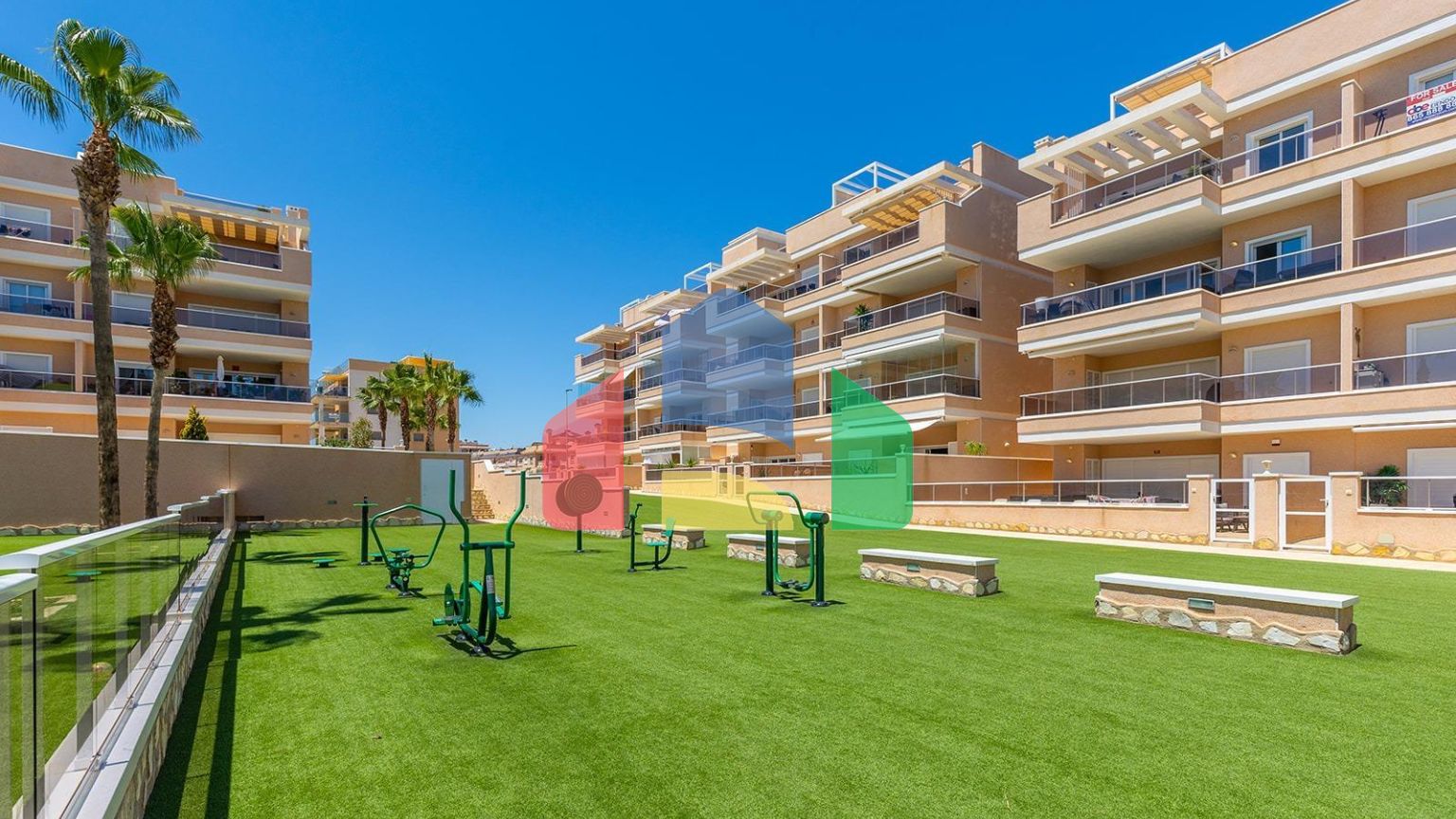 ШИКАРНЫЕ АПАРТАМЕНТЫ В ORIHUELA COSTA. 2 СПАЛЬНИ. 2 ВАННЫЕ КОМНАТЫ. ГАРАЖ И БАССЕЙН. ТЕРРАСА 16М2.