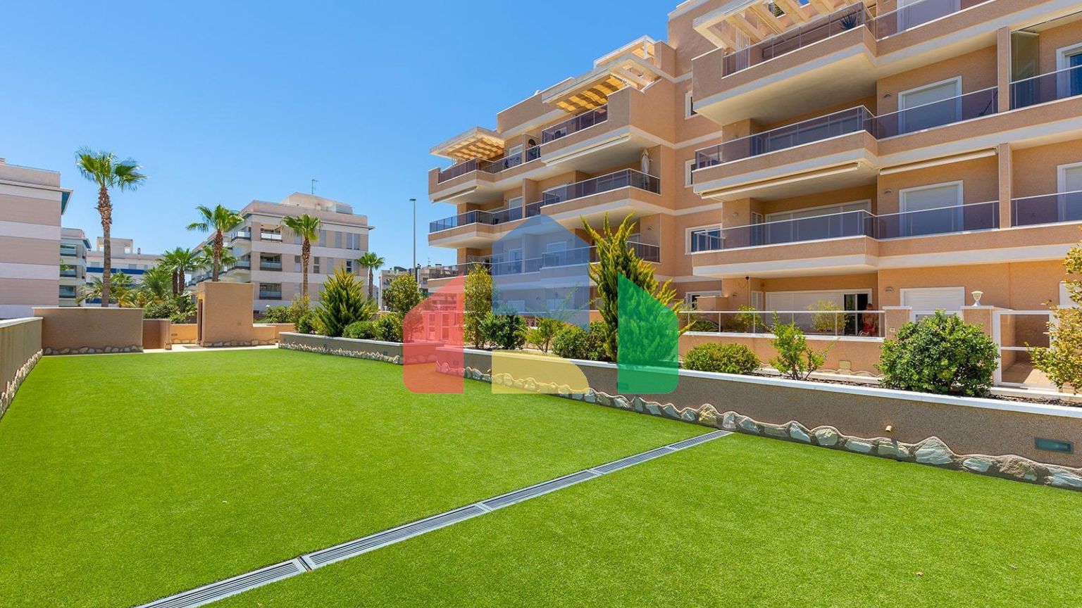 ШИКАРНЫЕ АПАРТАМЕНТЫ В ORIHUELA COSTA. 2 СПАЛЬНИ. 2 ВАННЫЕ КОМНАТЫ. ГАРАЖ И БАССЕЙН. ТЕРРАСА 16М2.