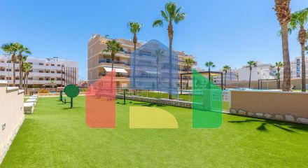 ШИКАРНЫЕ АПАРТАМЕНТЫ В ORIHUELA COSTA. 2 СПАЛЬНИ. 2 ВАННЫЕ КОМНАТЫ. ГАРАЖ И БАССЕЙН. ТЕРРАСА 16М2.