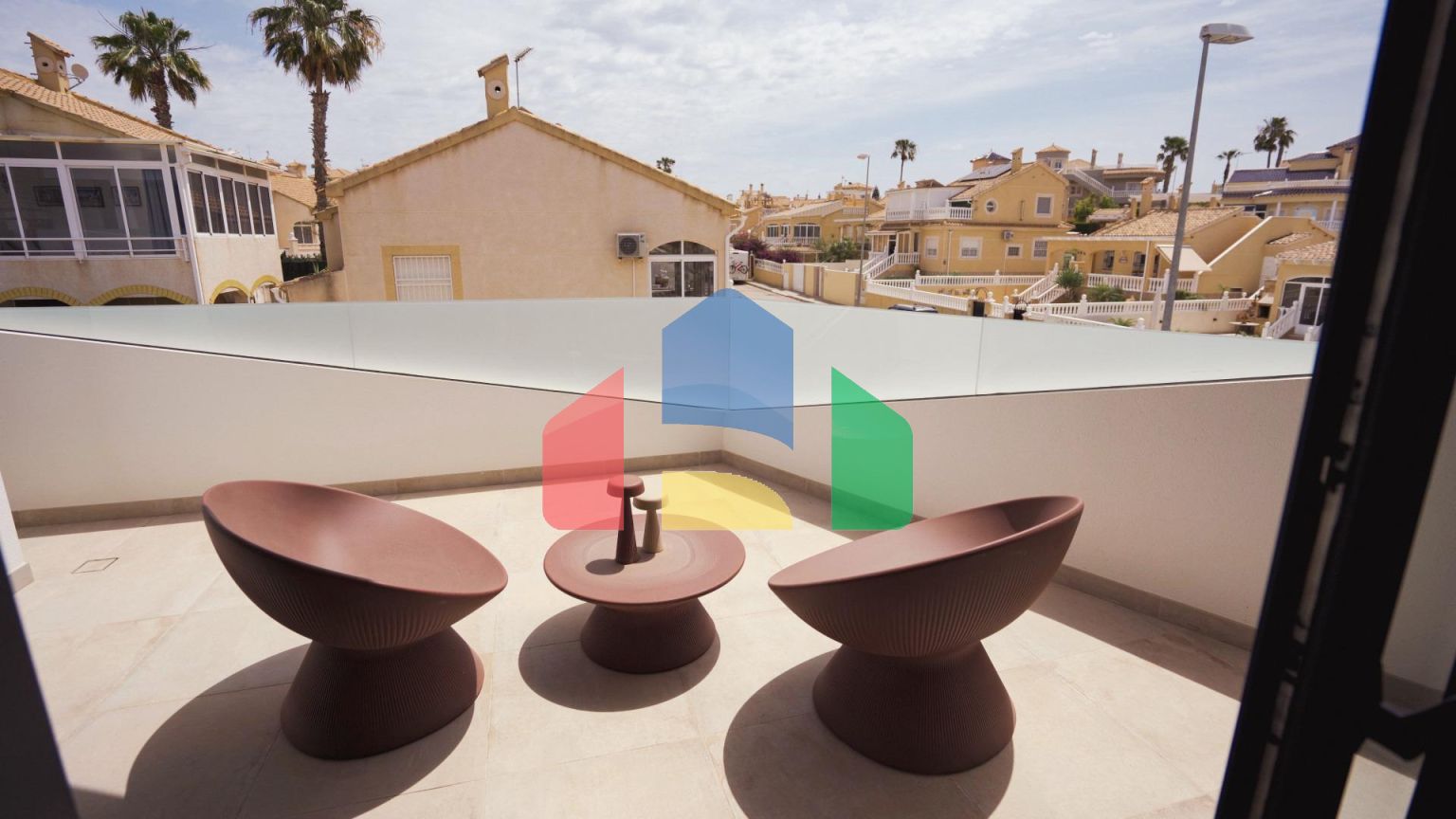 ШИКАРНЫЕ ВИЛЛЫ ОТ ЗАСТРОЙЩИКА! 3 СПАЛЬНИ. 3 ВАННЫЕ КОМНАТЫ. ПРИВАТНЫЙ БАССЕЙН. УЧАСТОК 180М2.