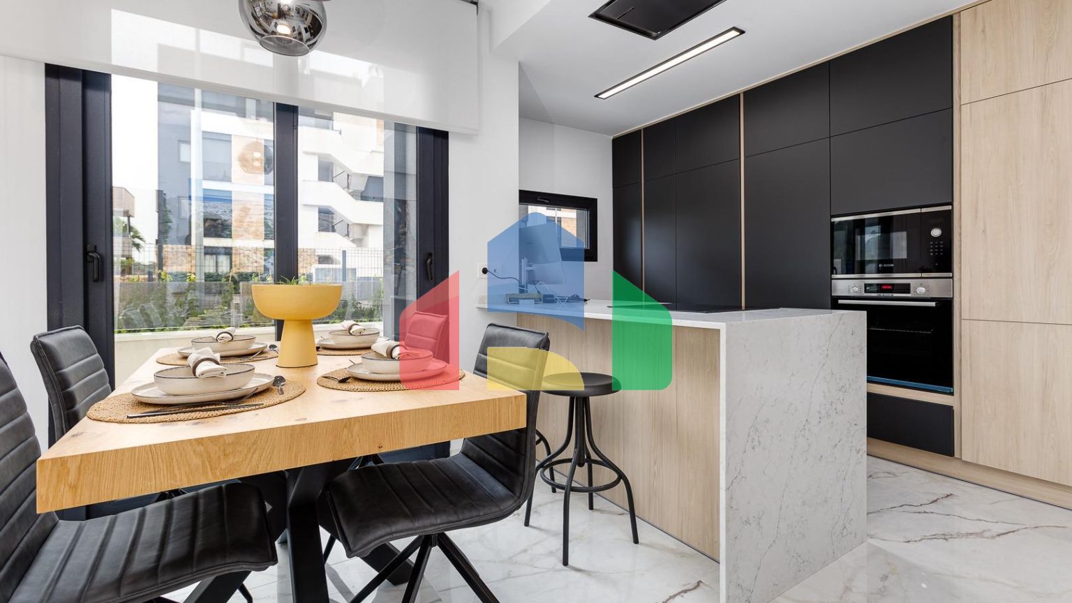 НОВОСТРОЙ В ПРИВАТНОМ КОМПЛЕКСЕ! 2 СПАЛЬНИ. 2 ВАННЫЕ КОМ. ГАРАЖ+КЛАДОВКА. САУНА. ТРЕН-ЗАЛ. ДЖАКУЗИ.