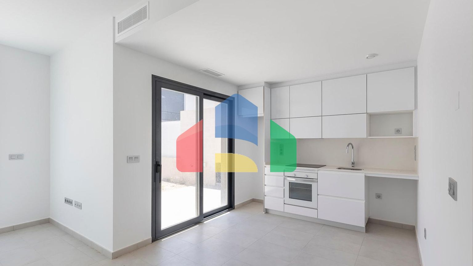 ВИЛЛА НОВОСТРОЙ. 3 СПАЛЬНИ. 2 ВАННЫЕ КОМНАТЫ. 140М2 УЧАСТОК. ГАРАЖ+БАССЕЙН.