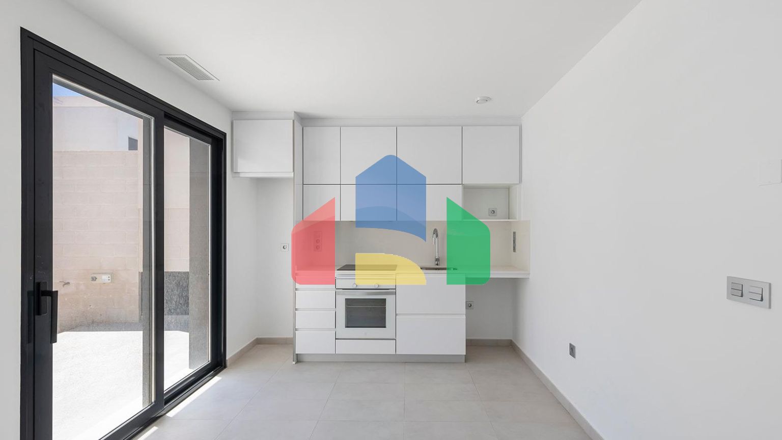 ВИЛЛА НОВОСТРОЙ. 3 СПАЛЬНИ. 2 ВАННЫЕ КОМНАТЫ. 140М2 УЧАСТОК. ГАРАЖ+БАССЕЙН.