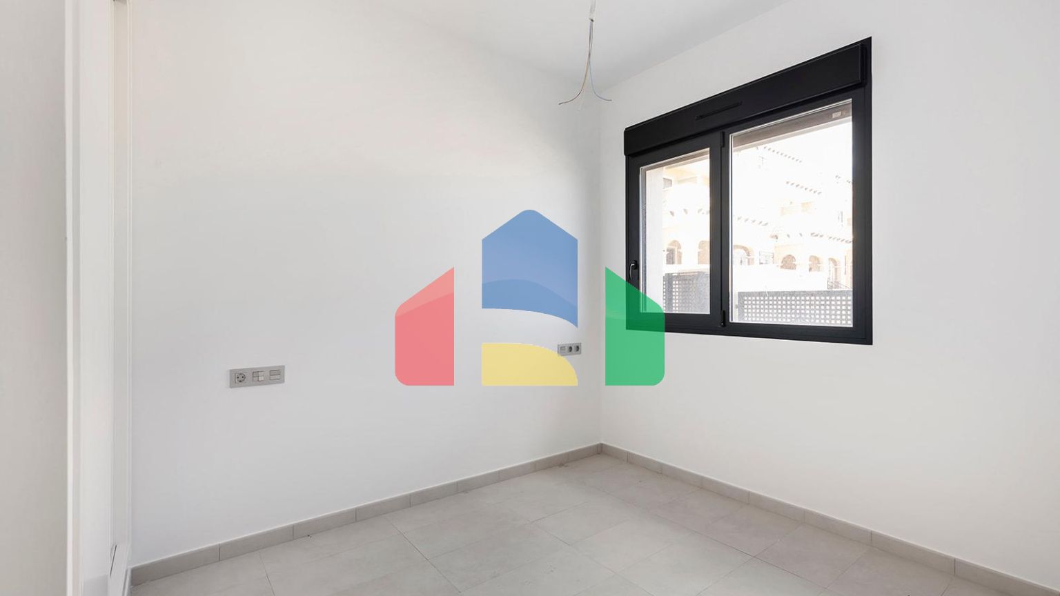 ВИЛЛА НОВОСТРОЙ. 3 СПАЛЬНИ. 2 ВАННЫЕ КОМНАТЫ. 140М2 УЧАСТОК. ГАРАЖ+БАССЕЙН.