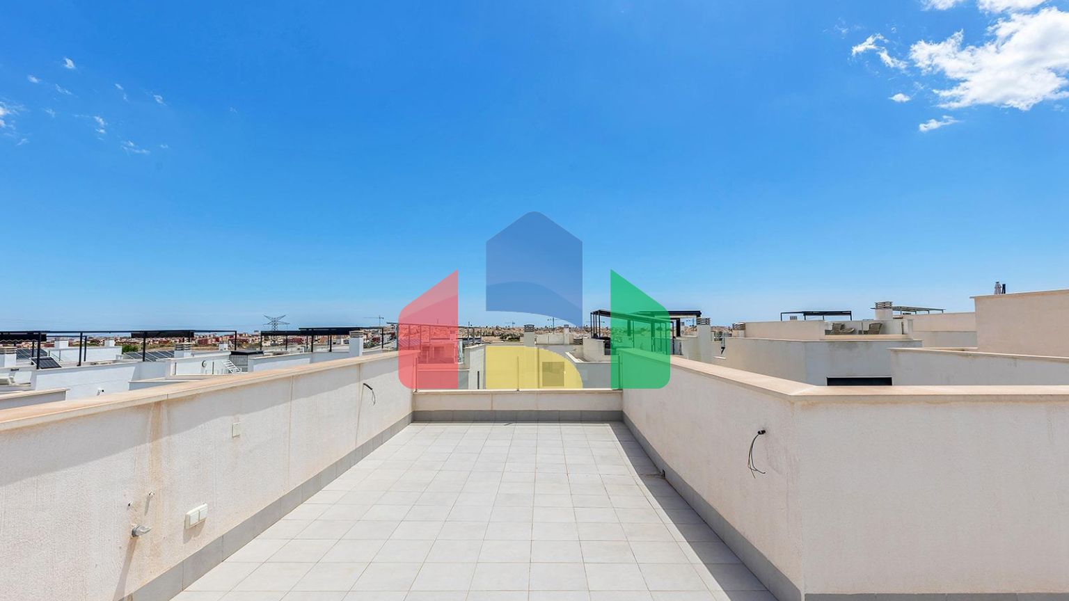 ВИЛЛА НОВОСТРОЙ. 3 СПАЛЬНИ. 2 ВАННЫЕ КОМНАТЫ. 140М2 УЧАСТОК. ГАРАЖ+БАССЕЙН.